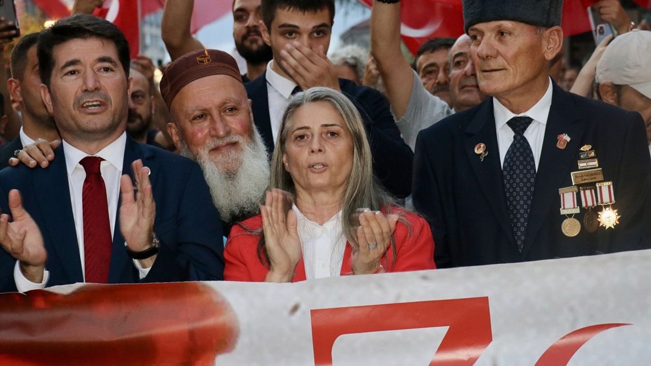 30 Ağustos Zafer Bayramı'nda Trabzon ve Giresun'da Coşkulu Fener Alayı