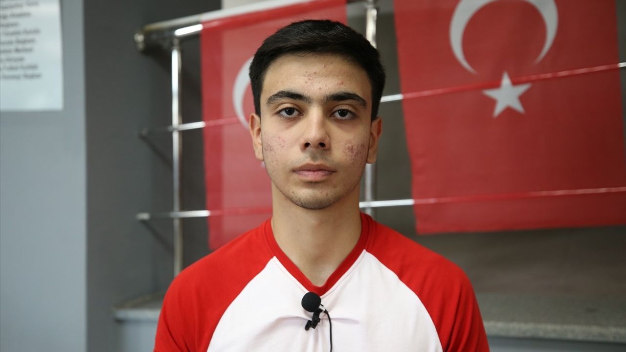Ahmet Efe Kendirci'nin İki Şampiyonluk Başarısı