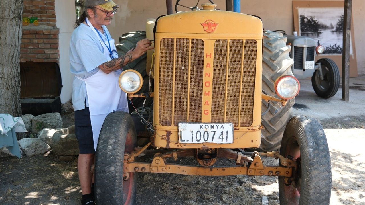 Asırlık Traktörler Sanat Eserine Dönüştü