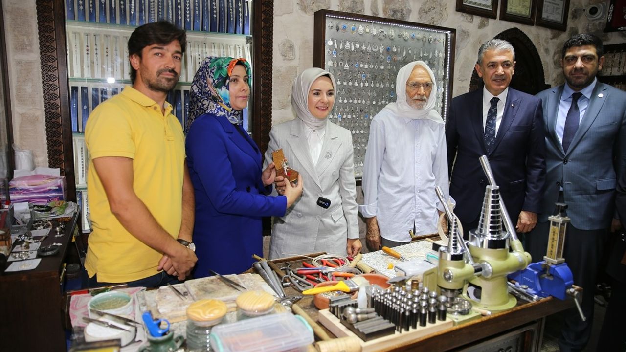 Bakan Göktaş, Mardin'de Kadın Kooperatifini Ziyaret Etti