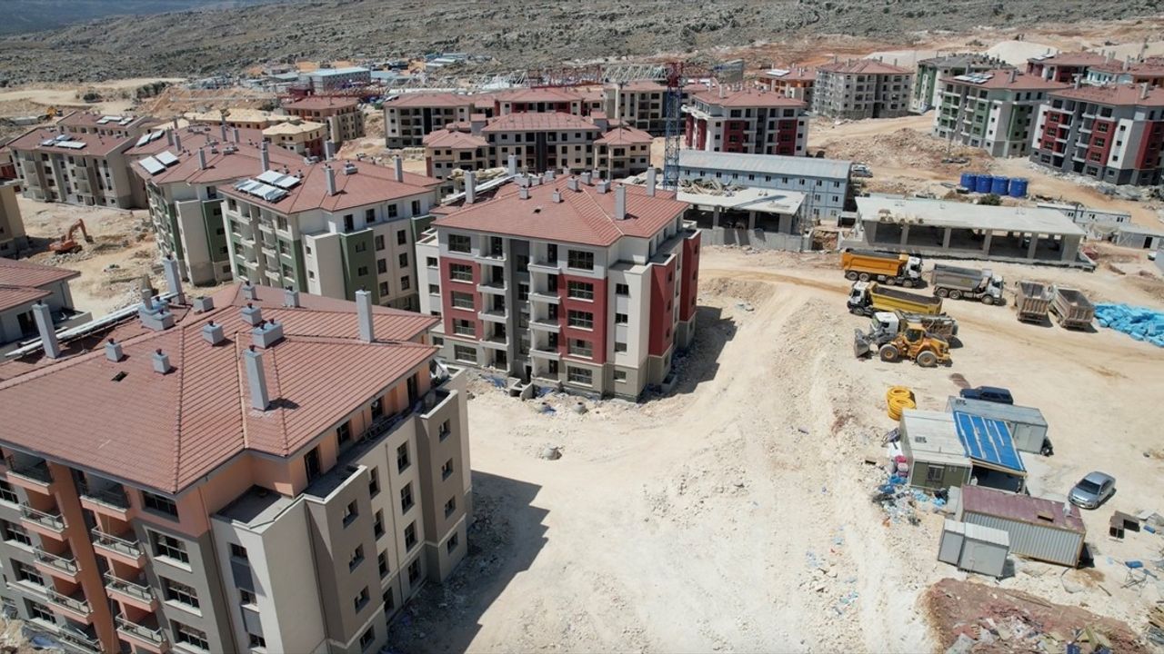 Besni'de Depremzede Aileler İçin Yeni Konutlar İnşa Ediliyor