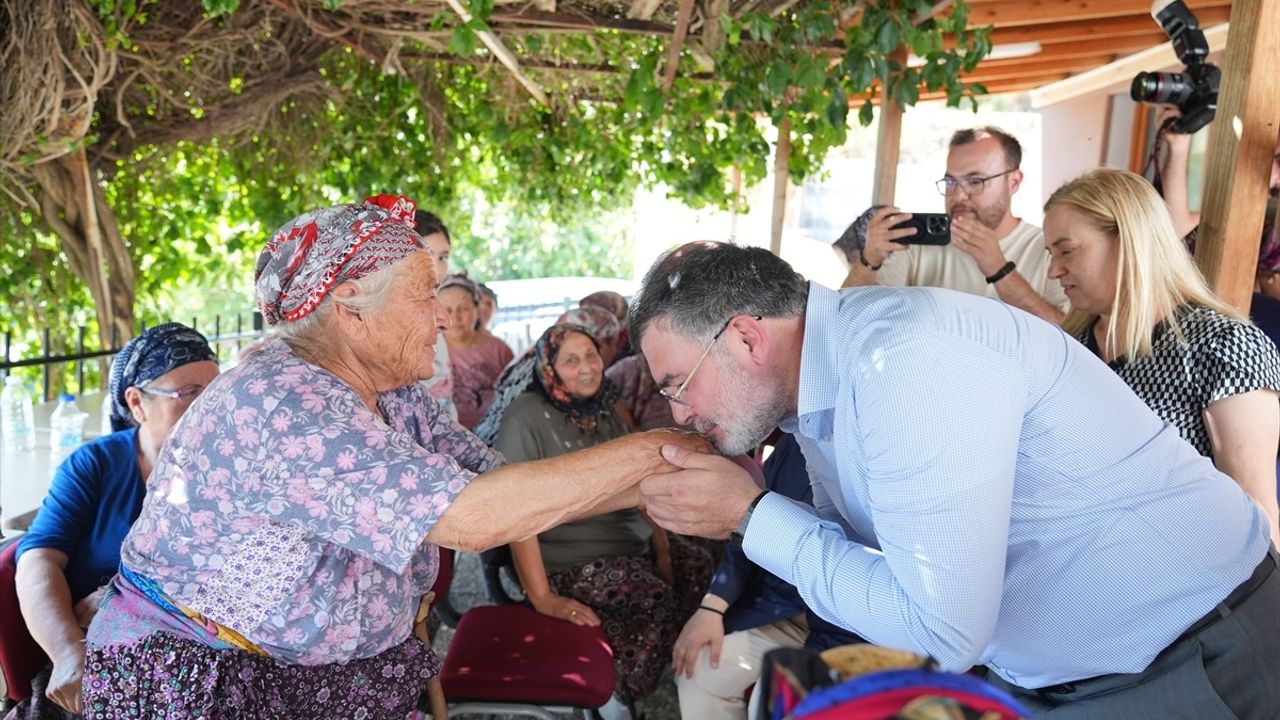 Cumhurbaşkanı Erdoğan İzmir Yangınında Zarar Görenlerle Görüştü