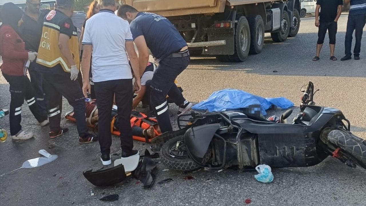 Düzce'de Motosiklet ve Kamyon Çarpıştı: 1 Kişi Hayatını Kaybetti