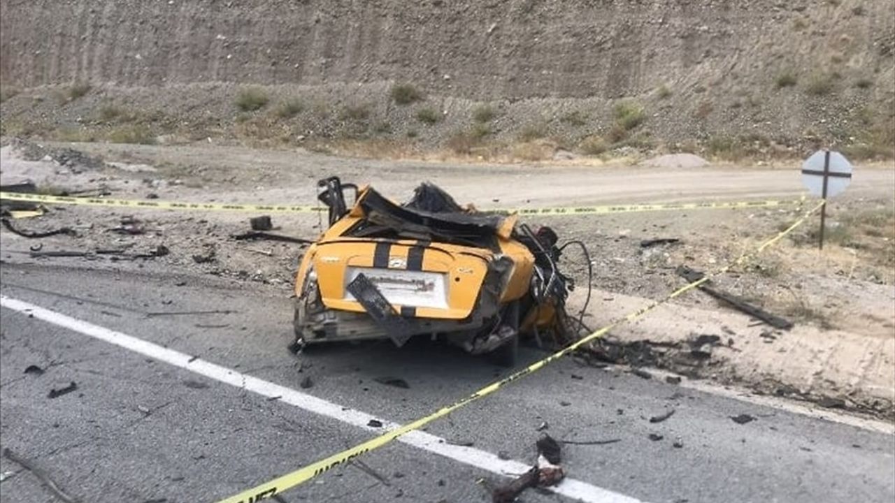 Erzincan'da Vehbi Kaza: 4 Kişi Hayatını Kaybetti, 2 Yaralı