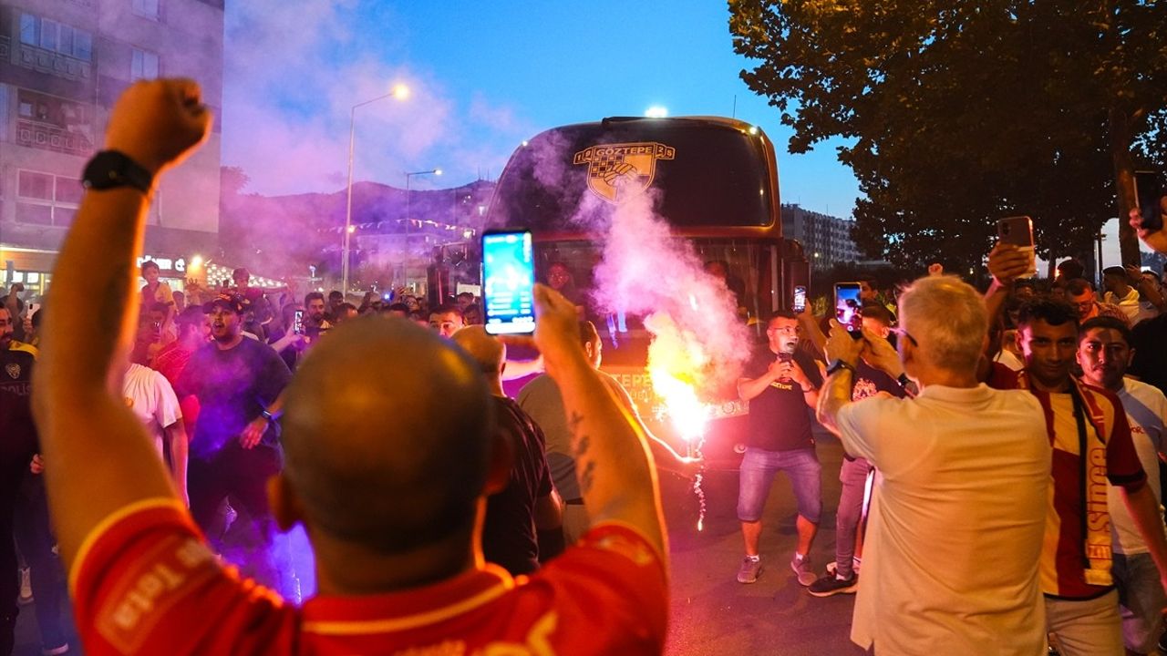 Göztepe ve Bodrum FK Maçında Taraftar Coşkusu