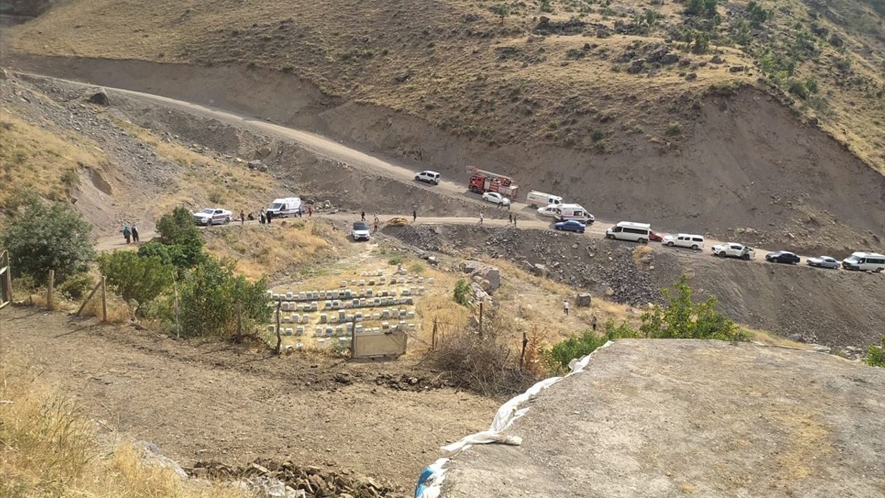 Hakkari'de Kamyonet Kazası: 7 Güvenlik Korucusu Yaralandı
