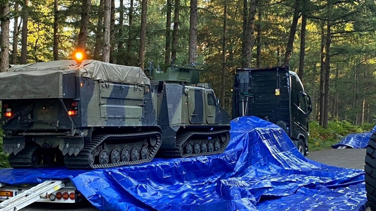 Hollanda Ukrayna'ya 28 Zırhlı Araç Gönderdi