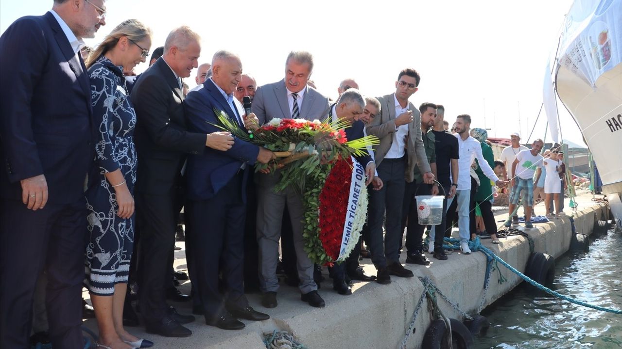 İzmir'de Su Ürünleri Av Sezonu Törenle Başladı