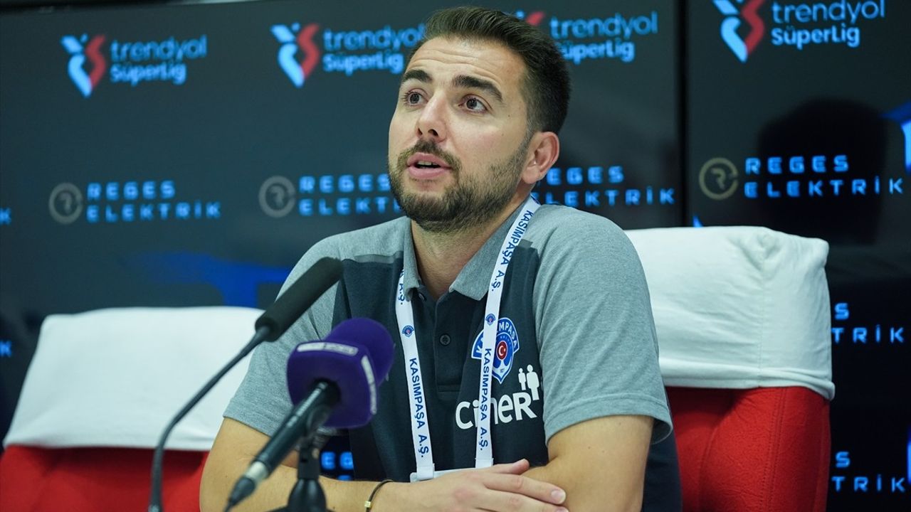 Kasımpaşa'nın Yardımcı Antrenörü Barış Kanbak Maç Sonrası Açıklamalar Yaptı