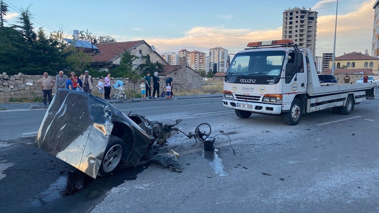 Kayseri'de Büyük Kazada 3 Kişi Yaralandı