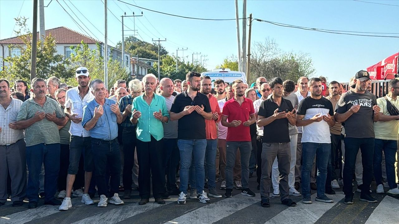 Kocaeli'de Boğulma Olayında Hayatını Kaybeden Aile Defnedildi