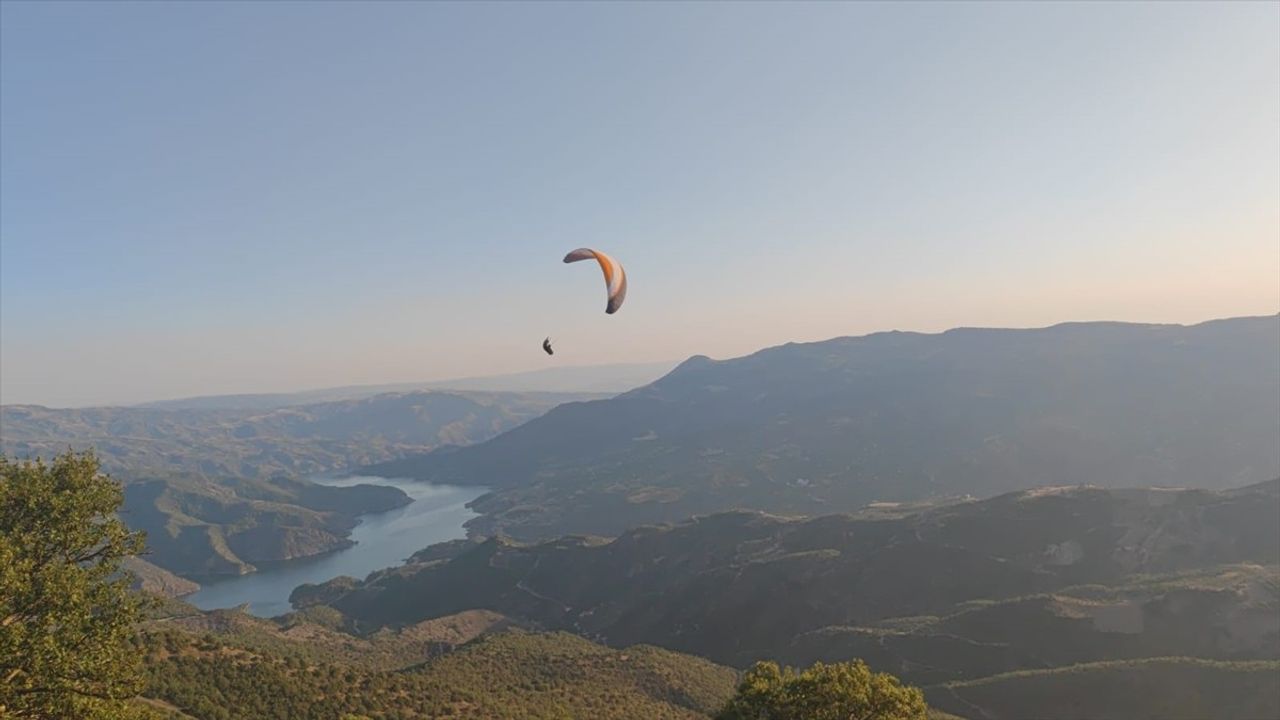 Oğuzlar'daki Tekke Dağı Yamaç Paraşütü Merkezi Olma Yolunda