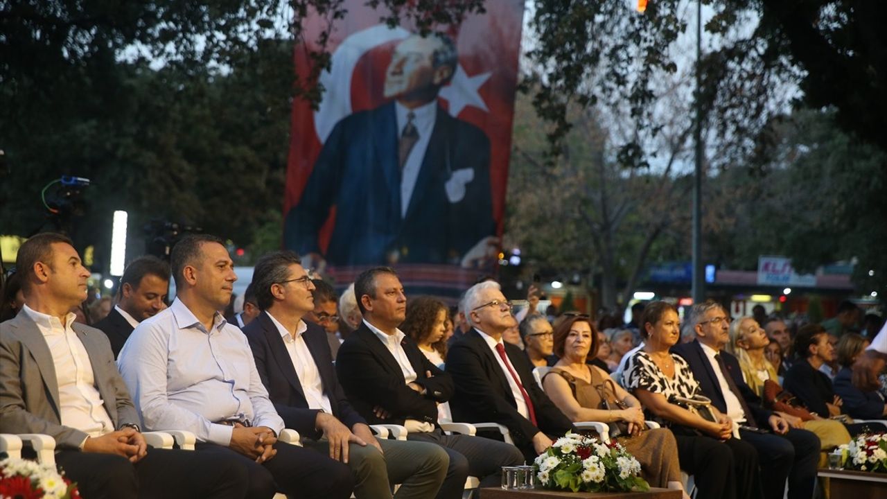 Özgür Özel, Burhaniye-Ören Festivali'nde Eğitim ve Sanat Üzerine Konuştu