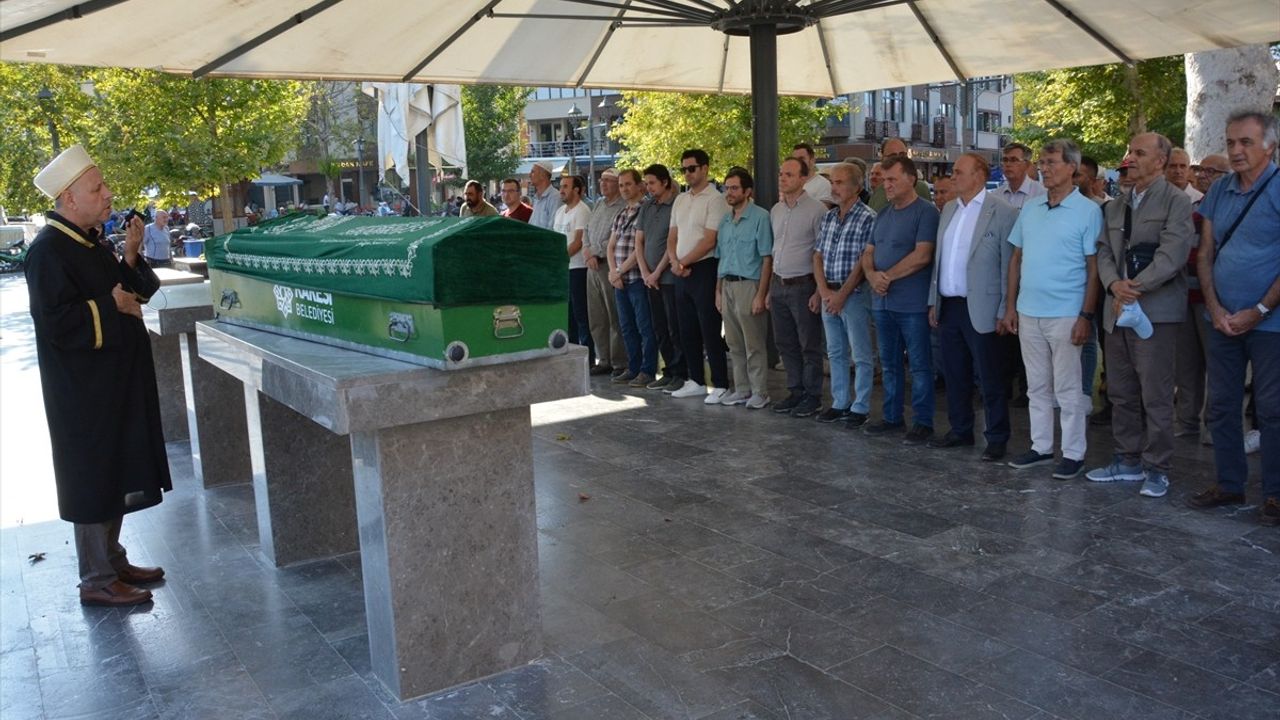 Prof. Dr. Mücteba İlgürel'in Balıkesir'deki Cenazesi