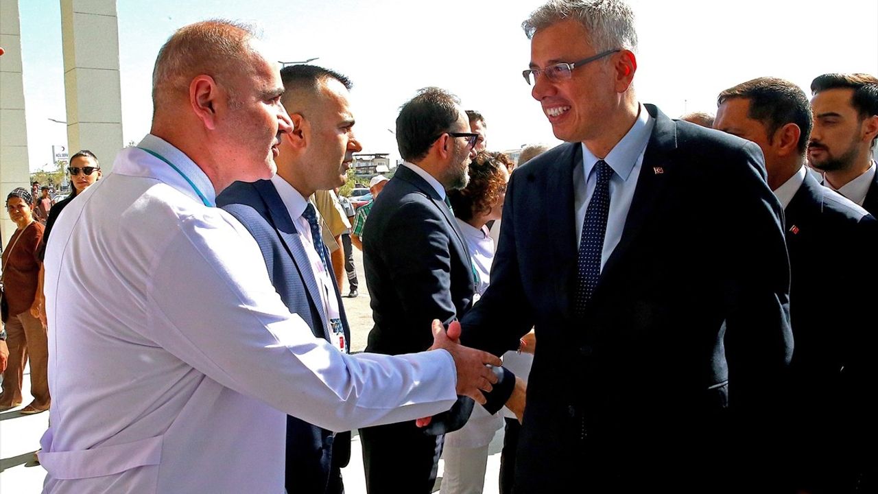 Sağlık Bakanı Hatay'da Bir Dizi Ziyaret Gerçekleştirdi