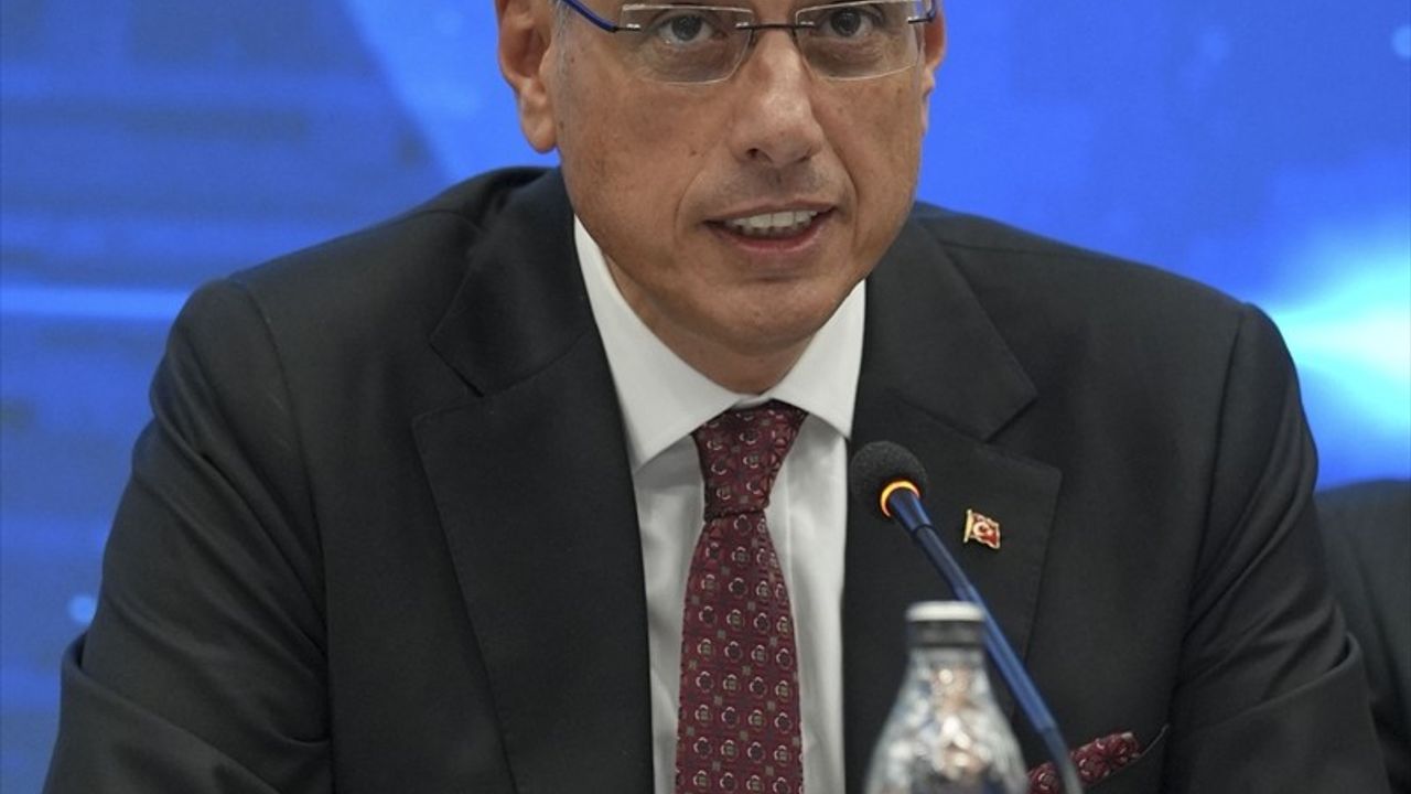 Sağlık Bakanı Kemal Memişoğlu'ndan Sağlık Sektörüne Vurgu