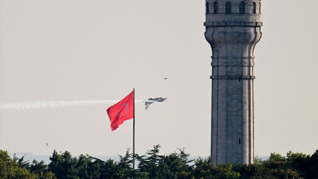 SOLOTÜRK, 30 Ağustos Zafer Bayramı'nda İstanbul Semalarında