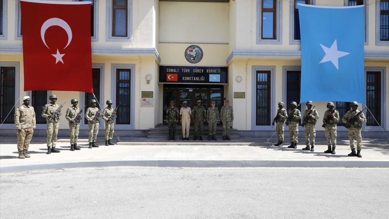Somali'de Anadolu Kışlası'nda Mezuniyet ve Yemin Töreni