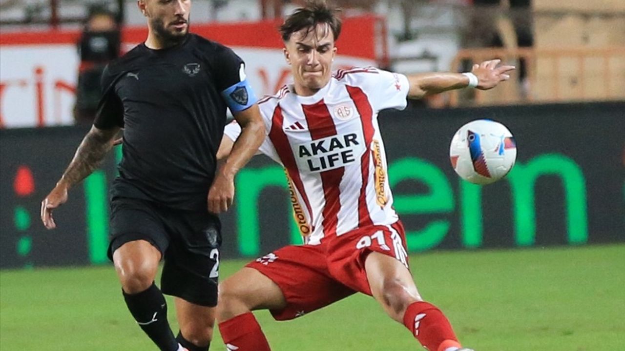 Trendyol Süper Lig: Antalyaspor 0 - 2 Atakaş Hatayspor İlk Yarı Sonucu