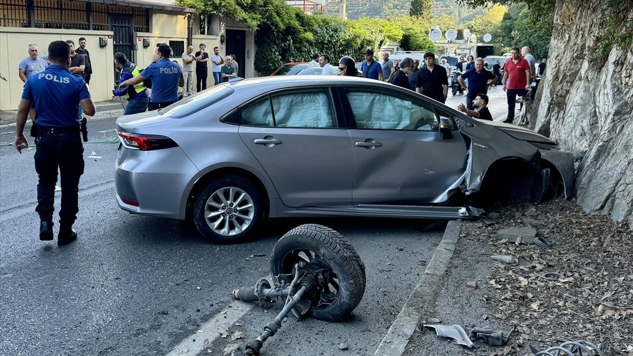 Üsküdar'da Otomobil Kazası: Kadın Ağır Yaralandı
