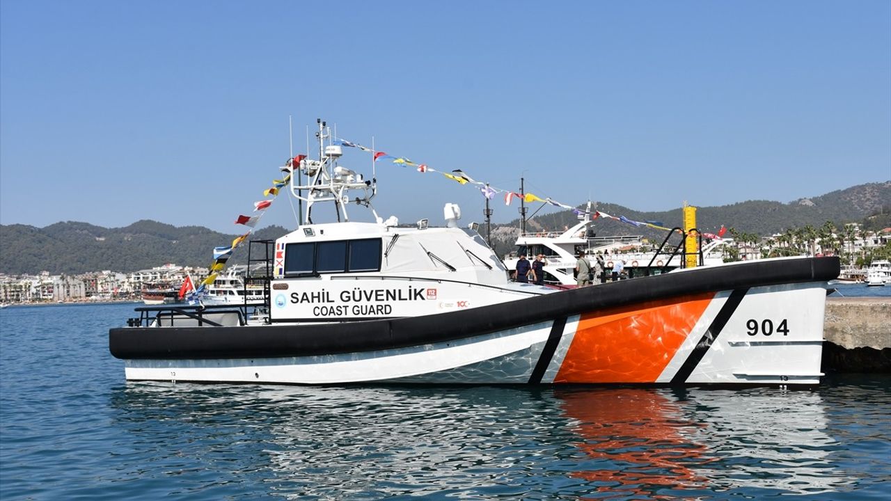 Zafer Bayramı'nda Deniz Kuvvetleri ve Sahil Güvenlik Ziyaretçileri Ağırladı