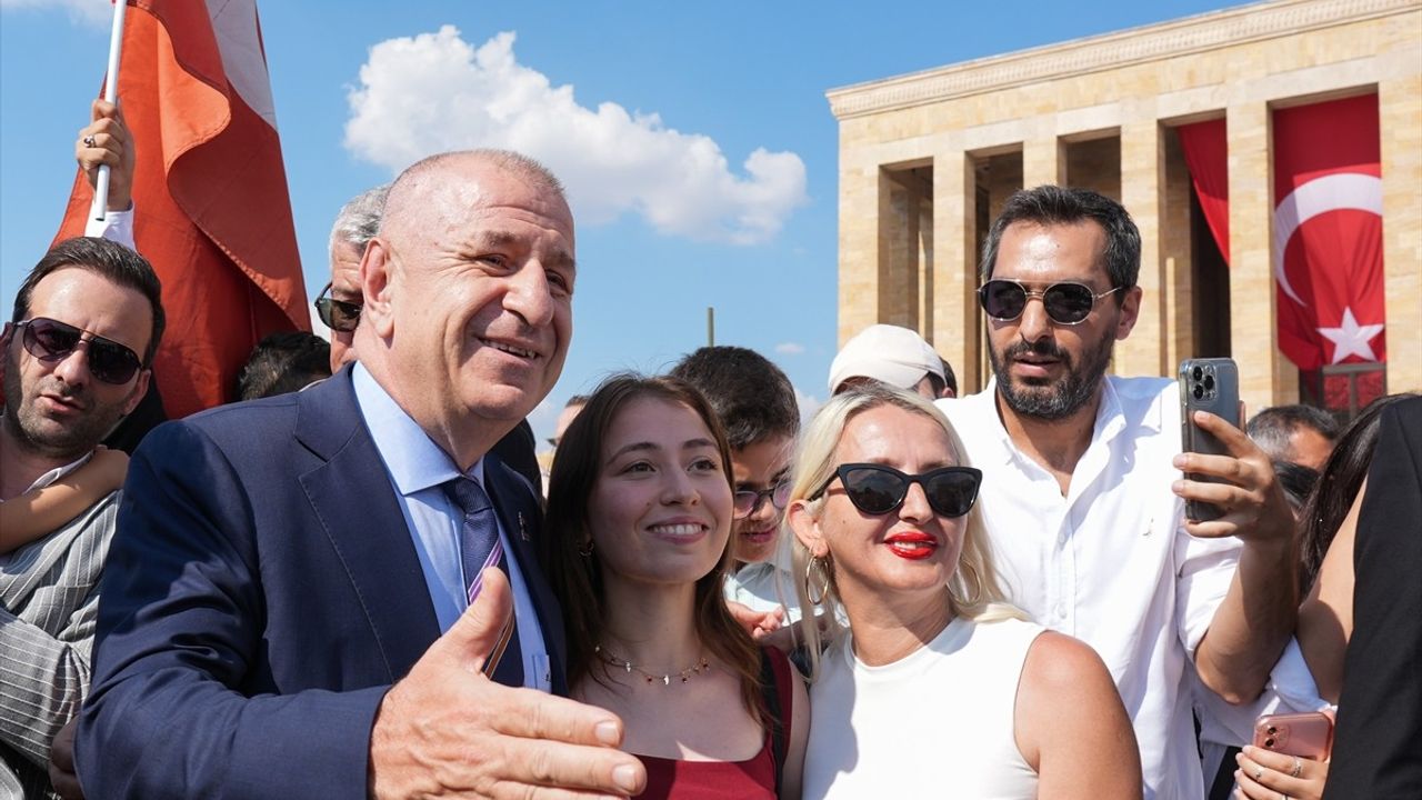 Zafer Partisi Anıtkabir Ziyaretinde 30 Ağustos'u Kutladı