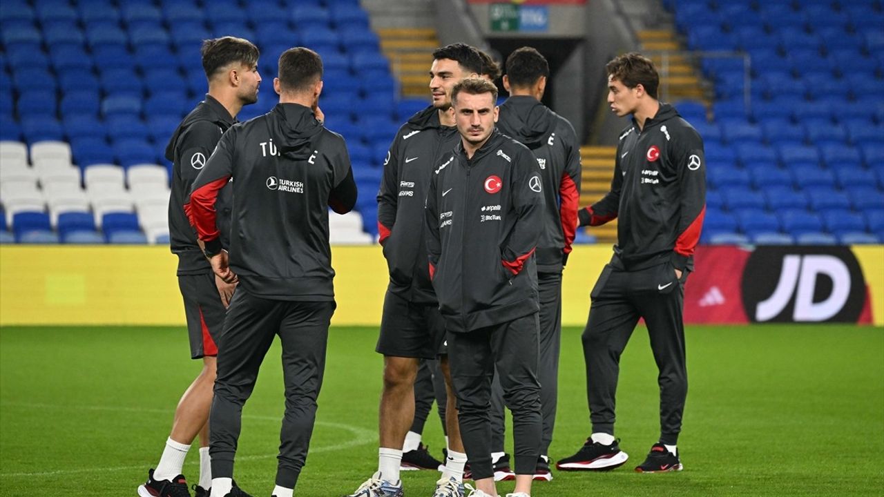 A Milli Takım, Galler Maçı Öncesi Cardiff City Stadı'nda Yürüyüş Gerçekleştirdi