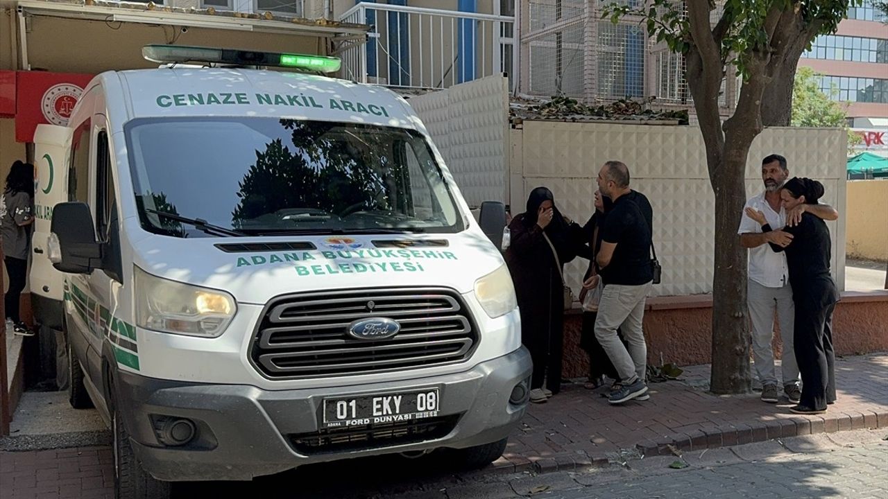 Adana'da Sporcu Genç Hayatını Kaybetti, Ailesi Yaralandı