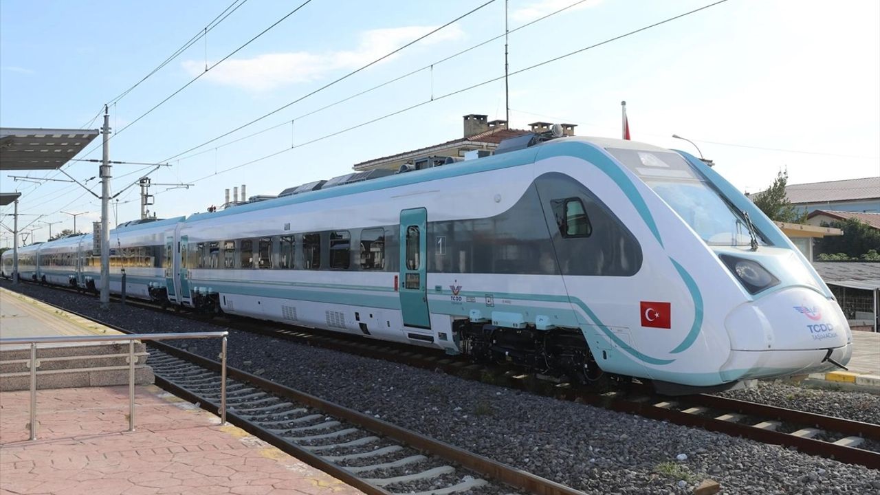 Adapazarı-Gebze bölgesel treni 2,5 milyon yolcu taşıdı