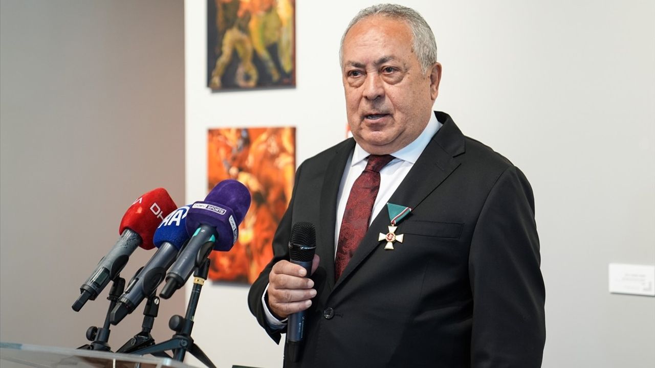 Adnan Sezgin'e Macar Liyakat Nişanı İle Büyük Onur