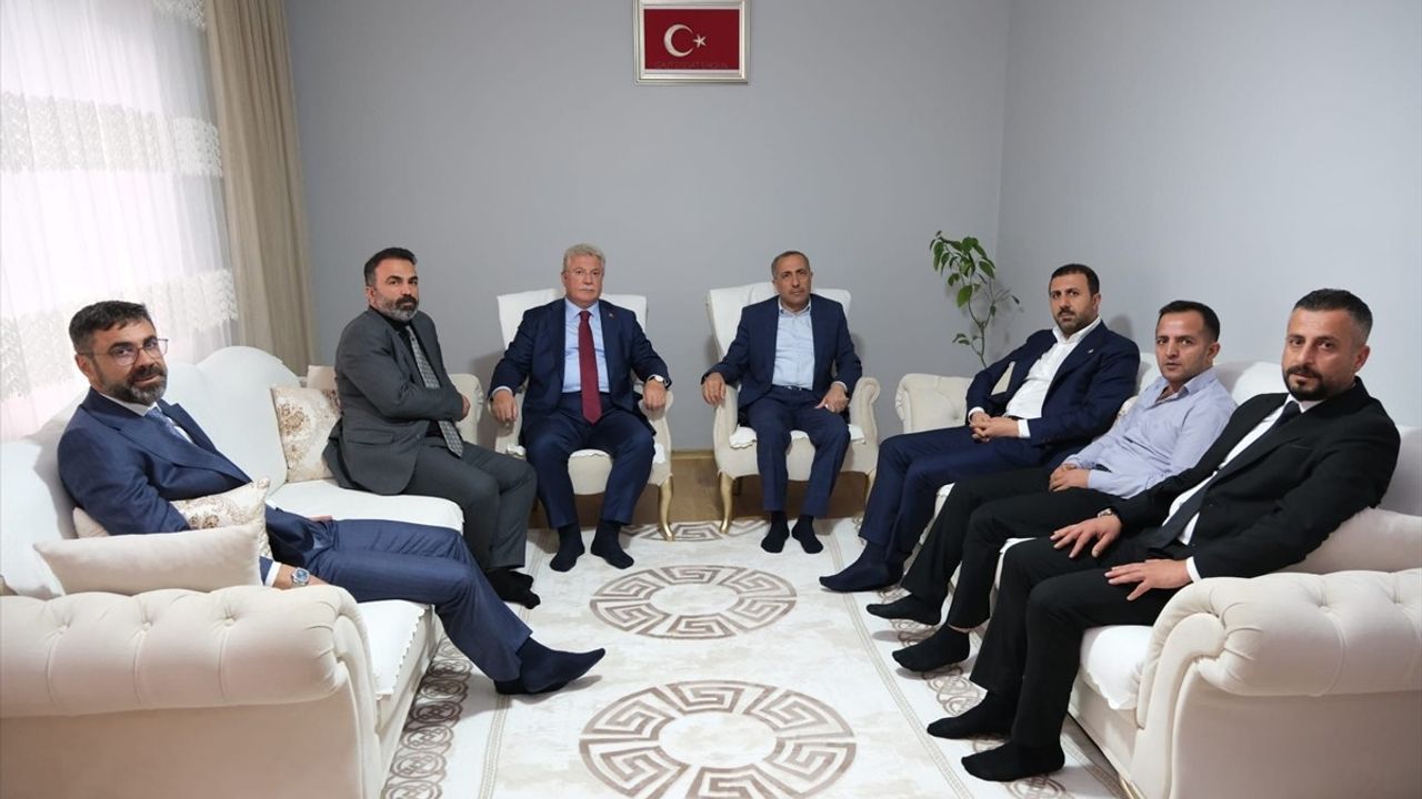 AK Parti Grup Başkanvekili Akbaşoğlu Bitlis'te Ziyaretlerde Bulundu