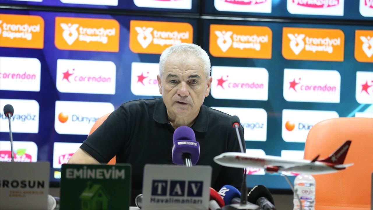 Alanyaspor Teknik Direktörü Fatih Tekke: "Kendimize İki Puan Kaybettik"