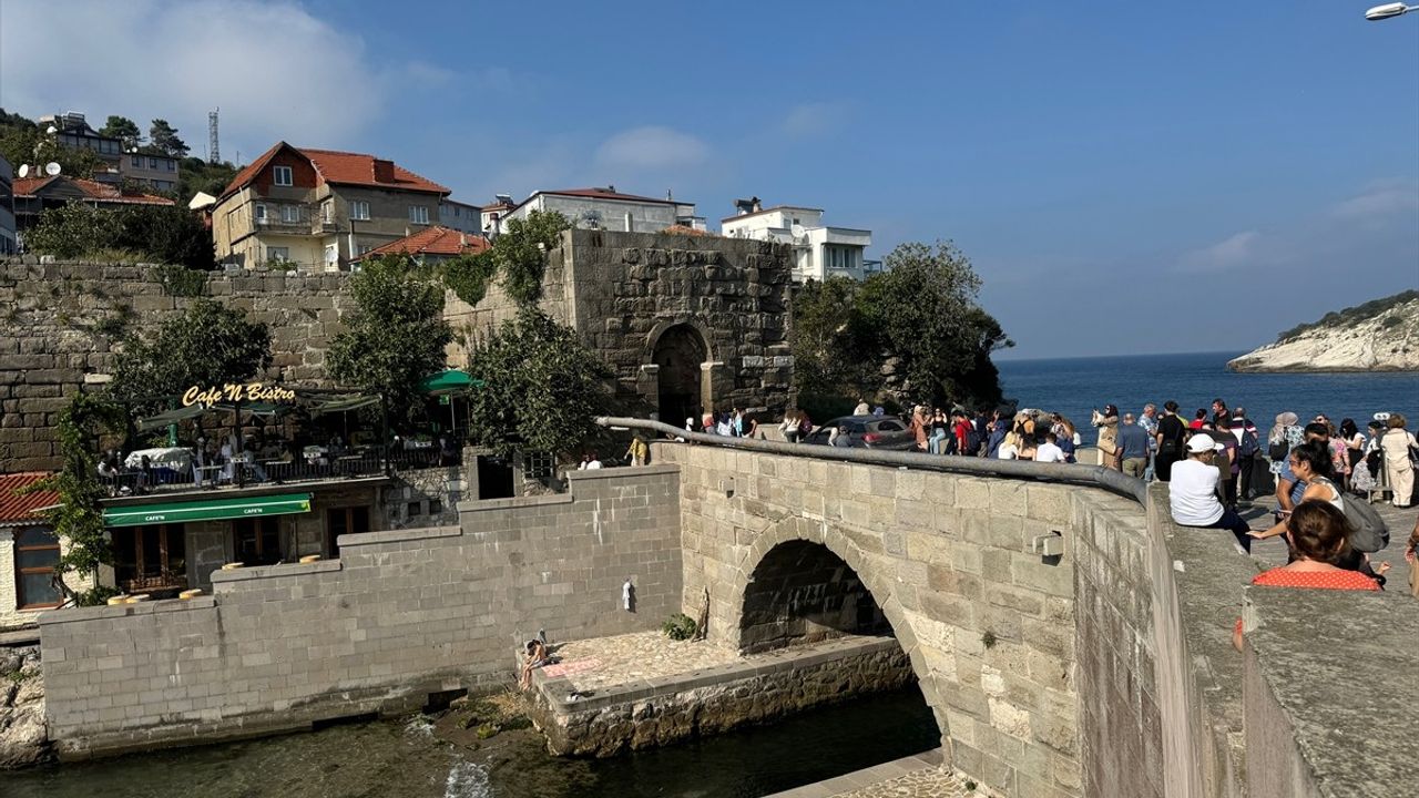 Amasra'da Hafta Sonu Turist Yoğunluğu