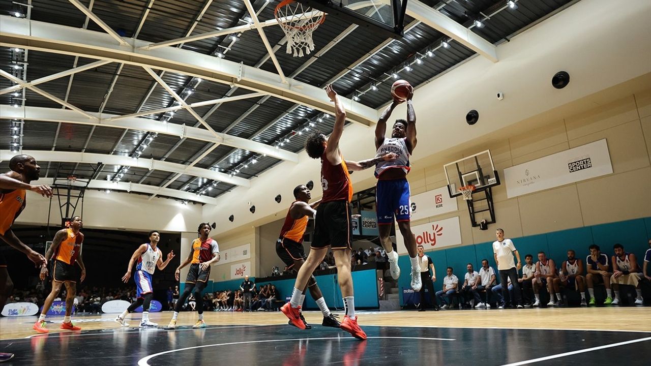 Anadolu Efes, Galatasaray'ı 17. TÜBAD Mehmet Baturalp Turnuvası'nda Yendi