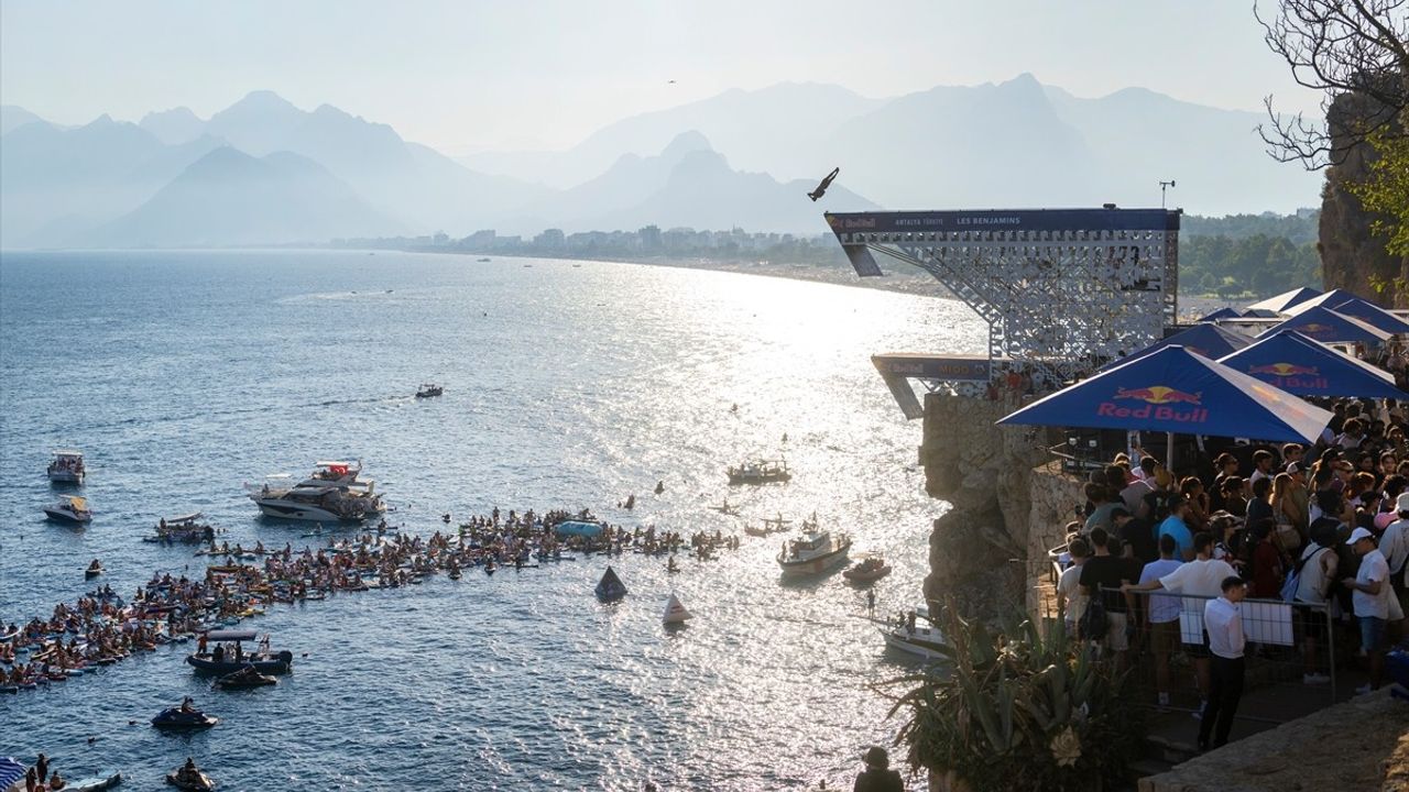 Antalya'da Red Bull Cliff Diving Dünya Serisi'nin 7. Etabı Gerçekleşti