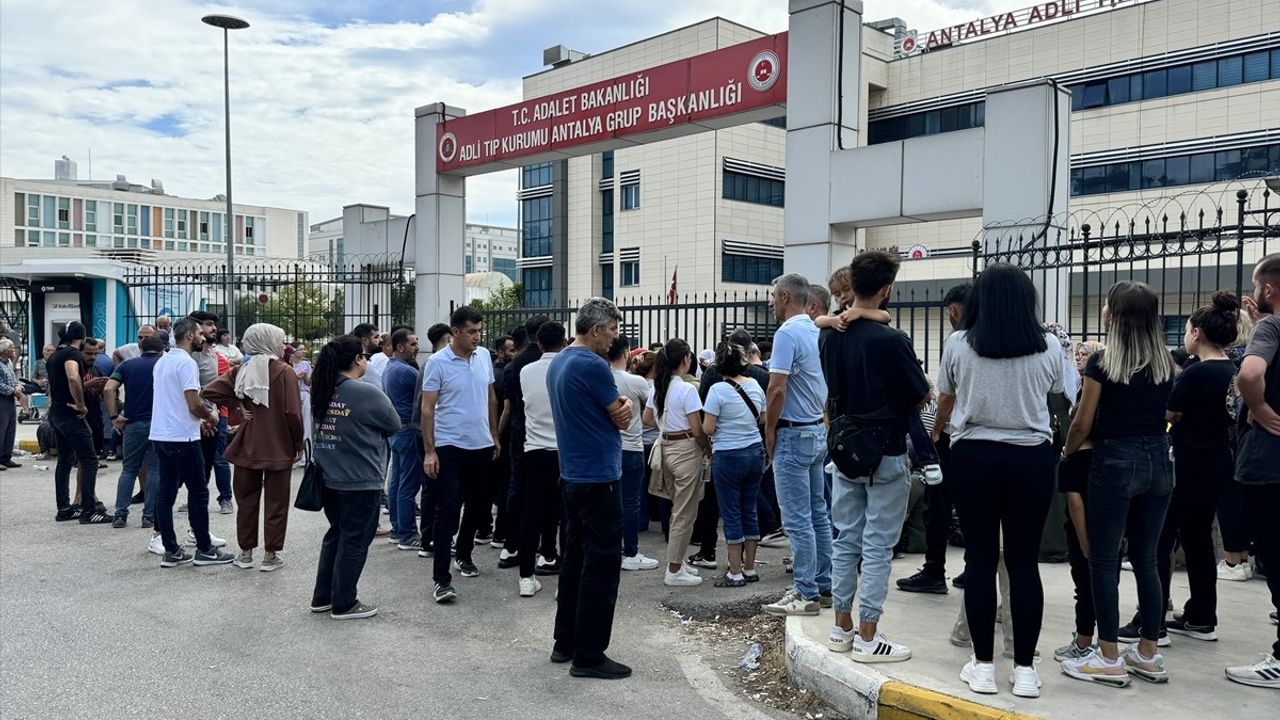 Antalya'da Tragik Motosiklet Kazası: İki Can Kaybı