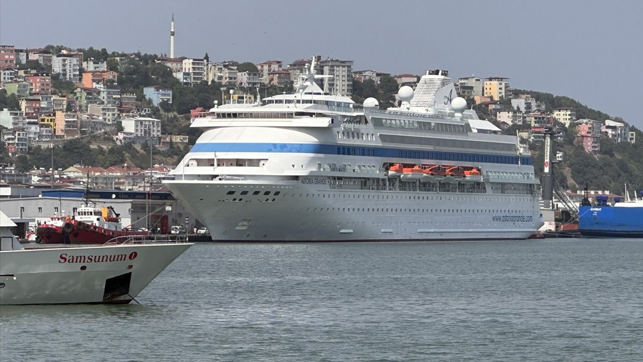 Astoria Grande Kruvaziyeri Samsun Limanı'na Ulaştı