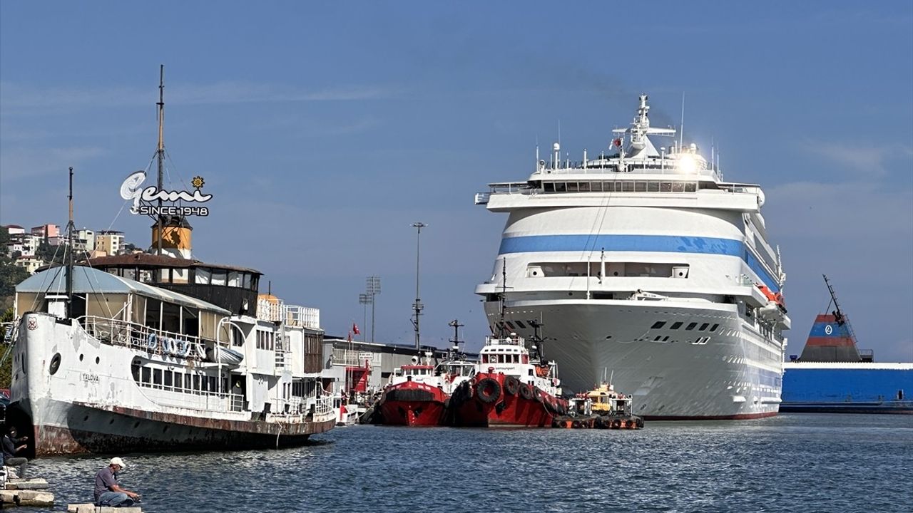 Astoria Grande Kruvaziyeri Samsun Limanı'na Ziyaret Gerçekleştirdi