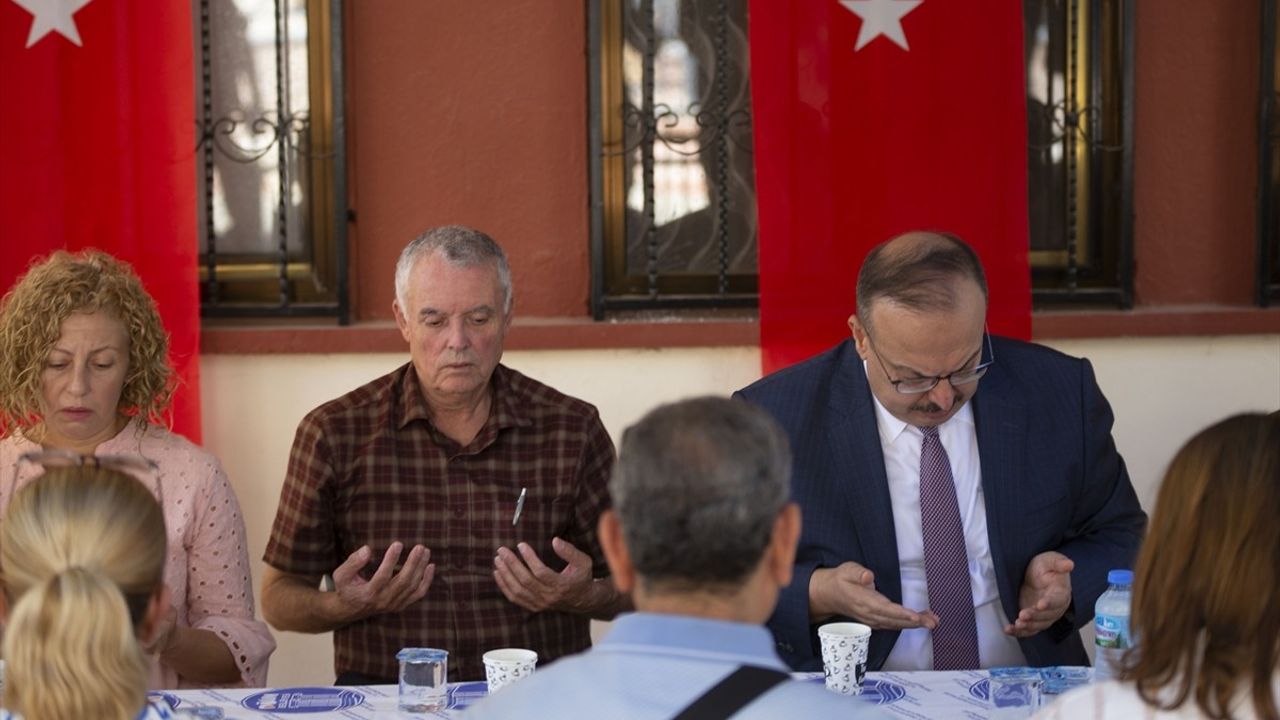 Aydın Valisi Yakup Canbolat, Ayşenur Ezgi Eygi'nin Ailesini Ziyaret Etti