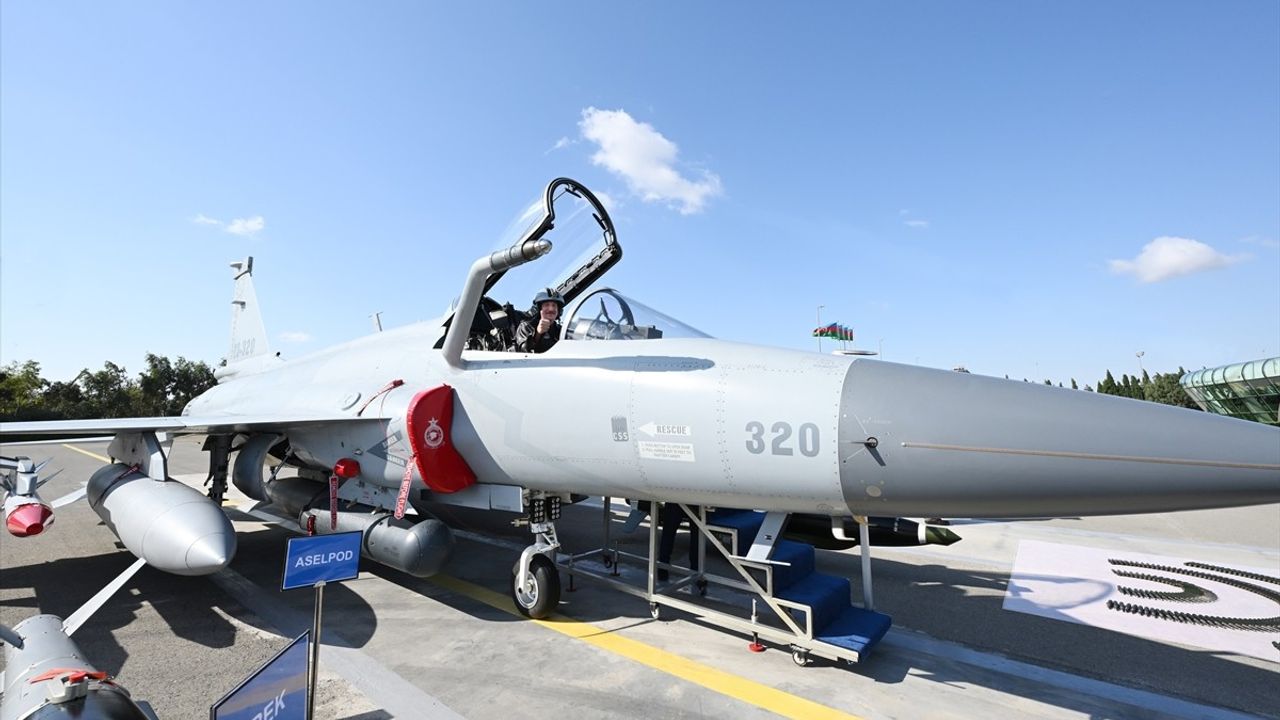 Azerbaycan JF-17C Savaş Uçaklarını Teslim Aldı
