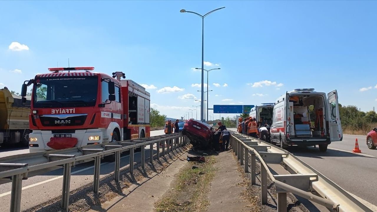 Balıkesir'de Trafik Kazası: 1 Ölü, 2 Yaralı