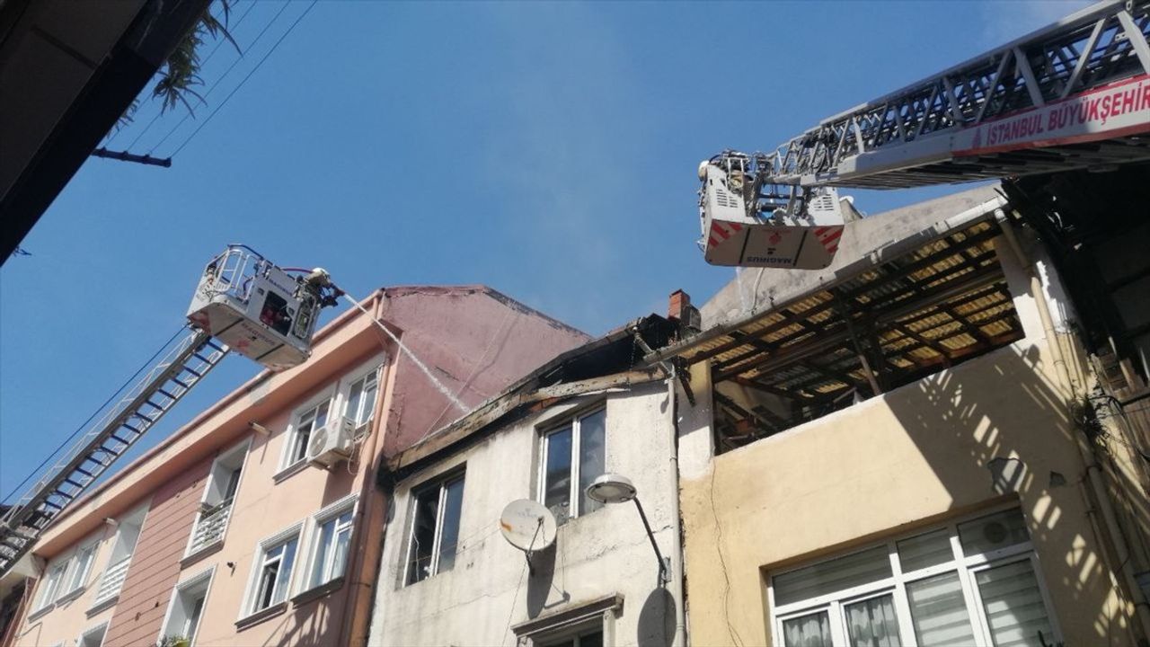 Beyoğlu'ndaki Yangın: 3 Kişi Kurtarıldı