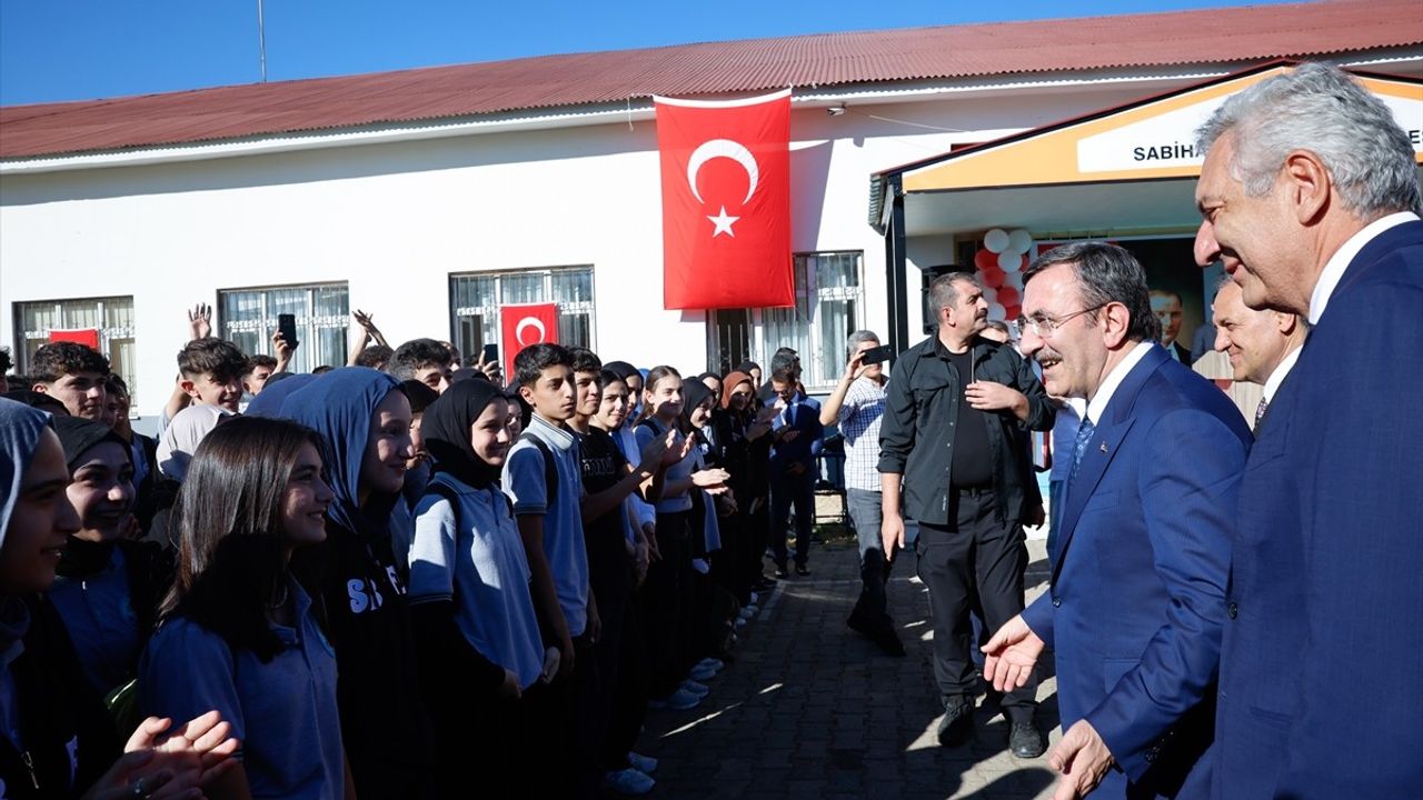 Bingöl'de Çağdaş Eğitim Yolu Açıldı