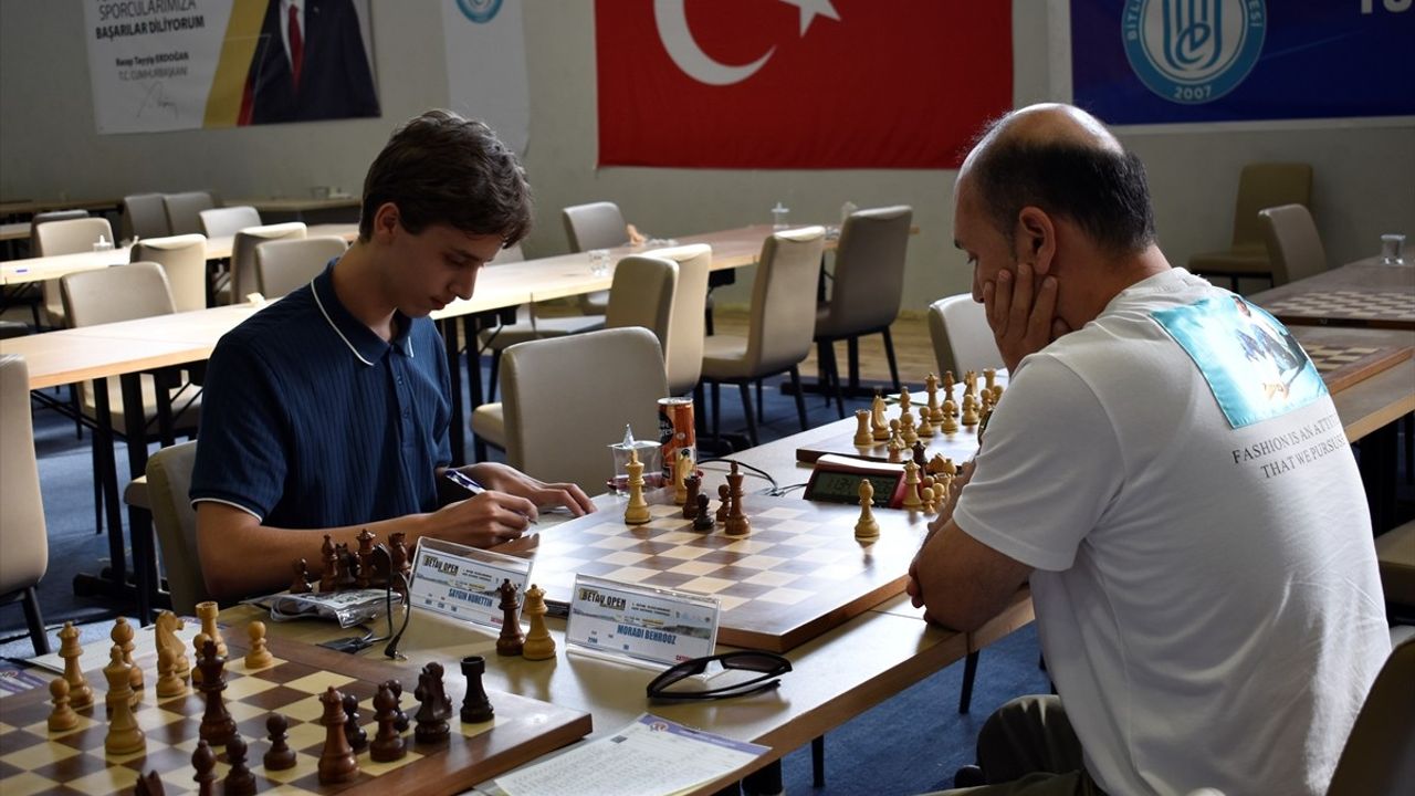 Bitlis'te Uluslararası Satranç Turnuvası Tamamlandı
