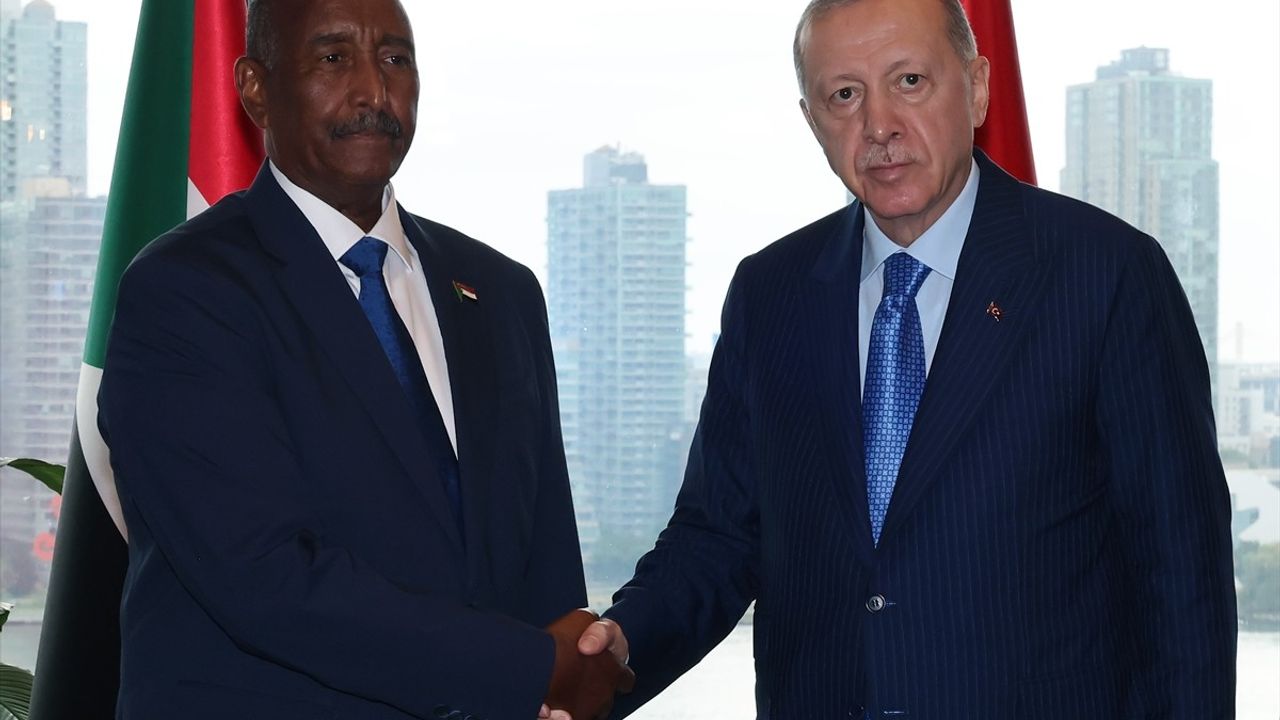 Cumhurbaşkanı Erdoğan, Sudan Egemenlik Konseyi Başkanı ile Görüştü