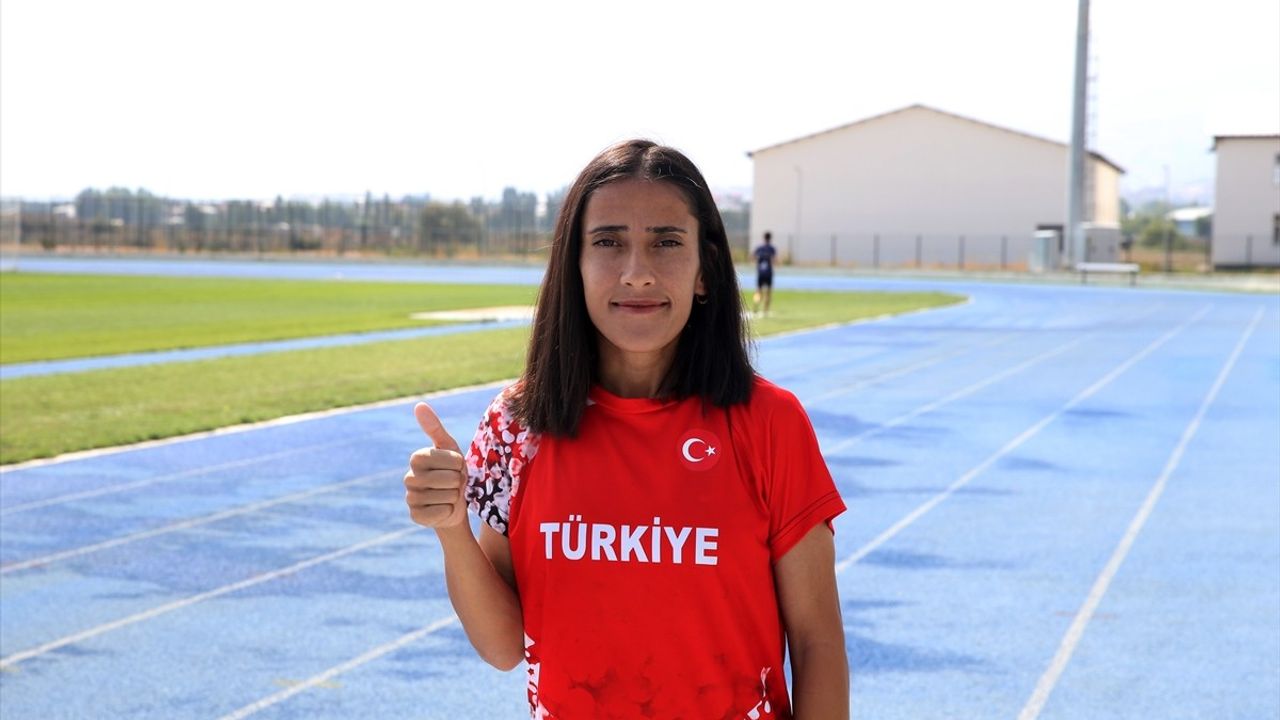 Derya Kunur'un Engelleri Aşarak Kazandığı Şampiyonluk