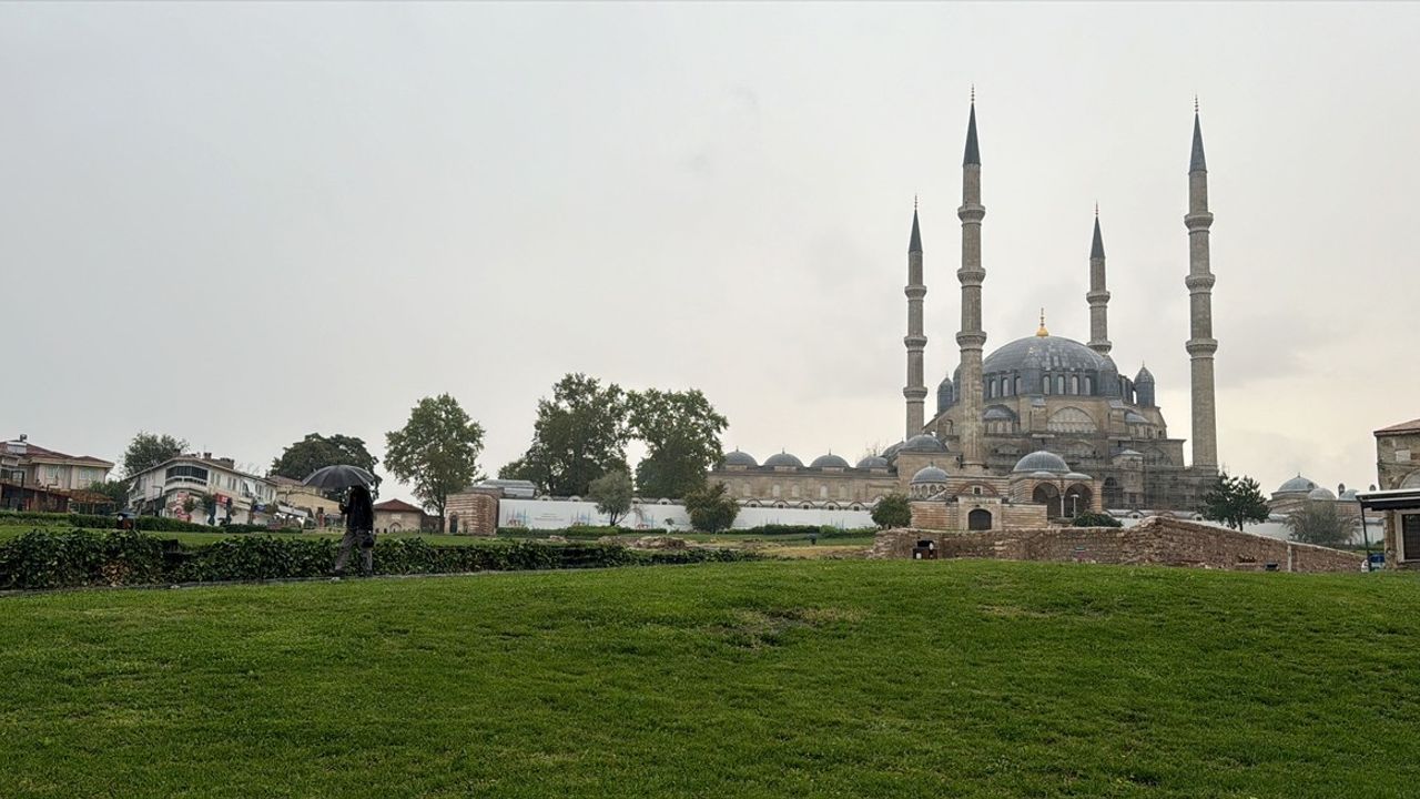 Edirne'de Gök Gürültülü Sağanak Hayat Durma Noktasında
