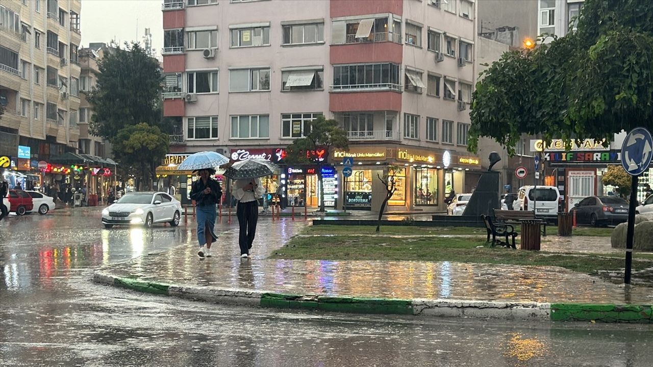 Edirne ve Kırklareli'nde Şiddetli Sağanak Yağış Etkili Oldu