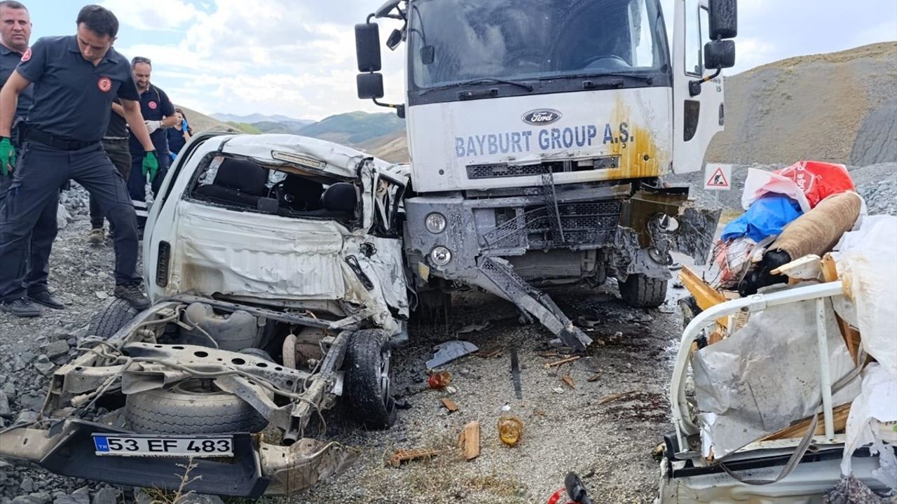 Erzurum'da Trafik Kazası: 3 Ölü, 2 Yaralı