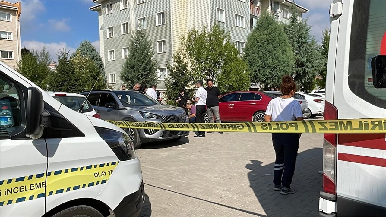 Eskişehir'de Park Halindeki Araçta Kadın Cesedi Bulundu